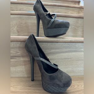 AUTHENTIC FENDI suede pumps